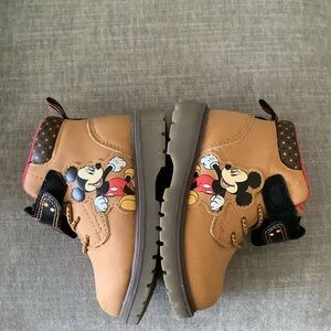 Disney Junior Mickey Mouse Hiking Boots🌻